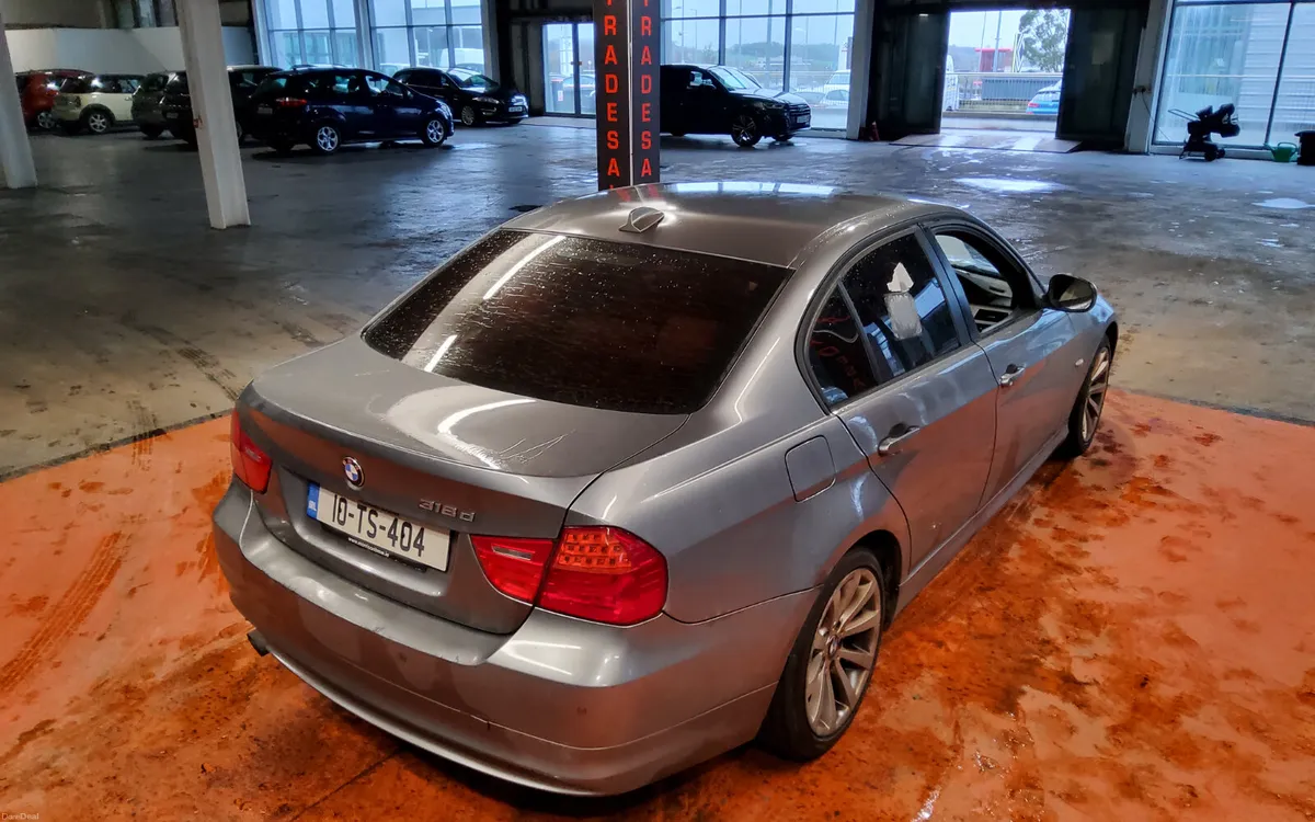 BMW 3-Series 2010 - Image 3