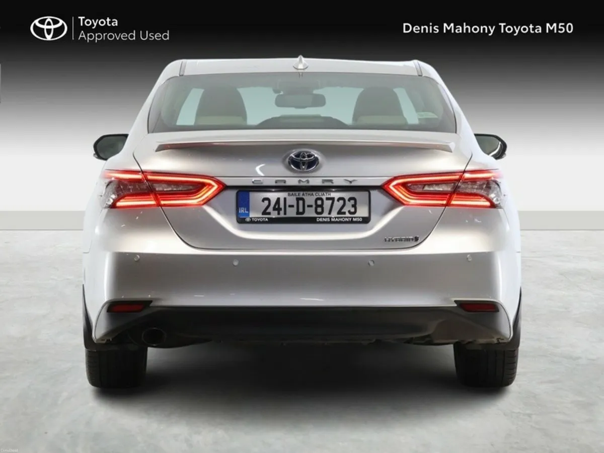 Toyota Camry Platinum Hybrid - Image 4