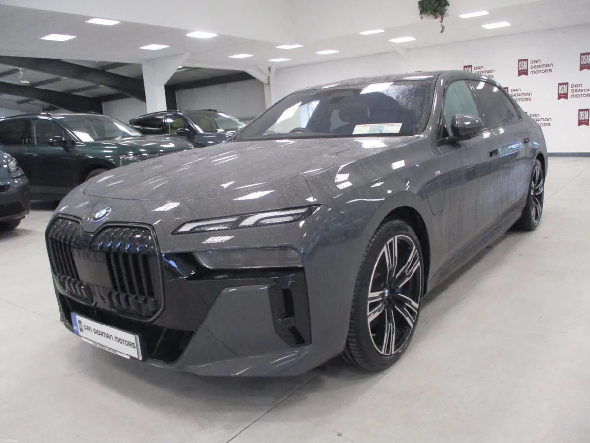 BMW 750 E M-SPORT X-DRIVE P.H.E.V EXTRAS 2025 - Image 4
