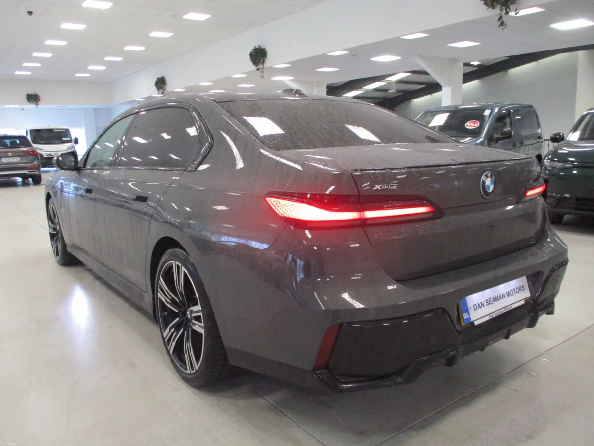 BMW 750 E M-SPORT X-DRIVE P.H.E.V EXTRAS 2025 - Image 5
