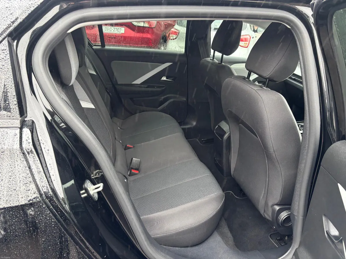 Opel Astra 2024  DIESEL  ELEGANCE  AUTOMATIC - Image 4