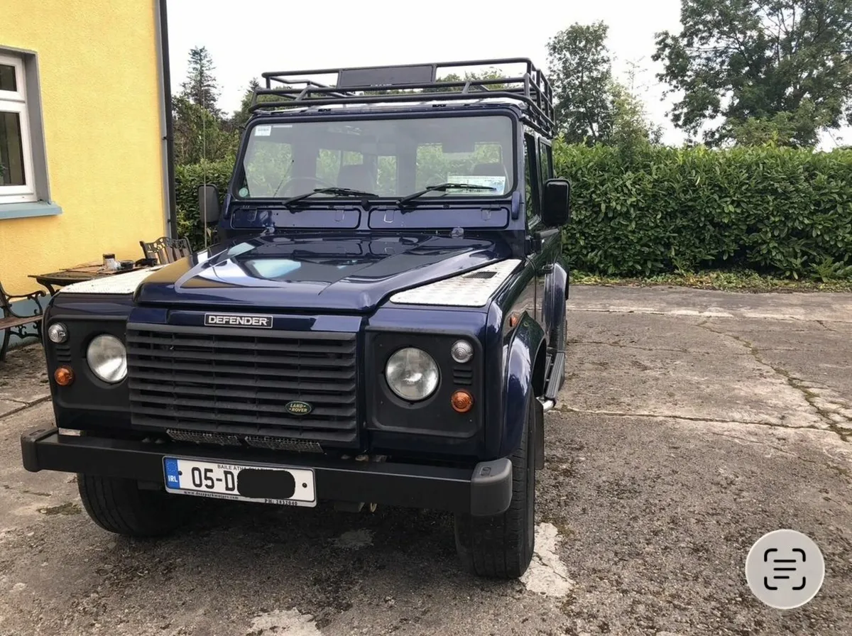 2005 Land Rover Defender 90 - Image 2