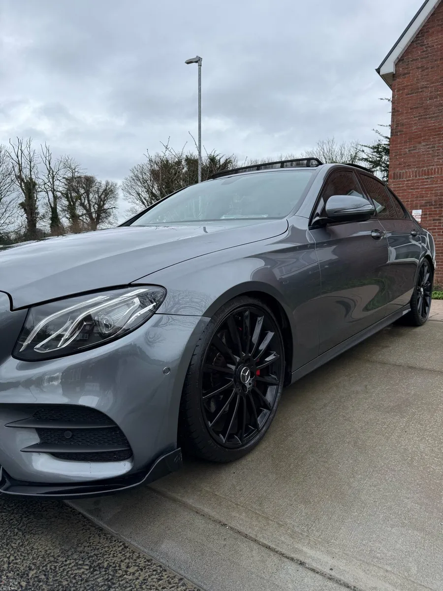 MERCEDES E220 AMG-LINE SUNROOF 20INCH ALLOY WHEELS - Image 4