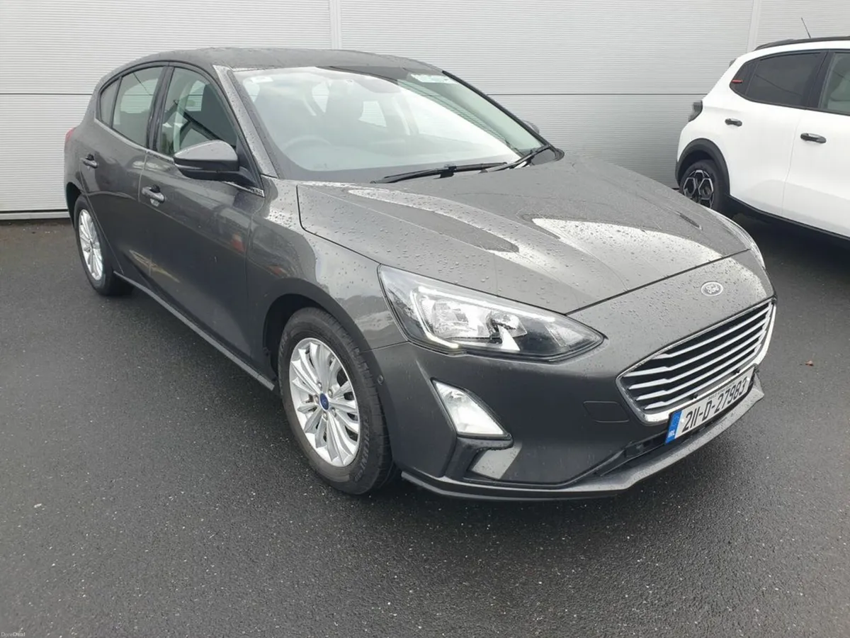 Ford Focus Titanium Edition, Automatic, Petrol, 23 - Image 2