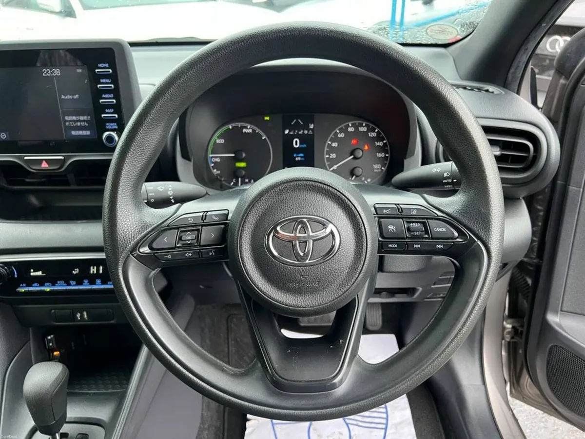 Toyota Yaris 1.5 HYBRID // REVERSE CAMERA // ADAPT - Image 4