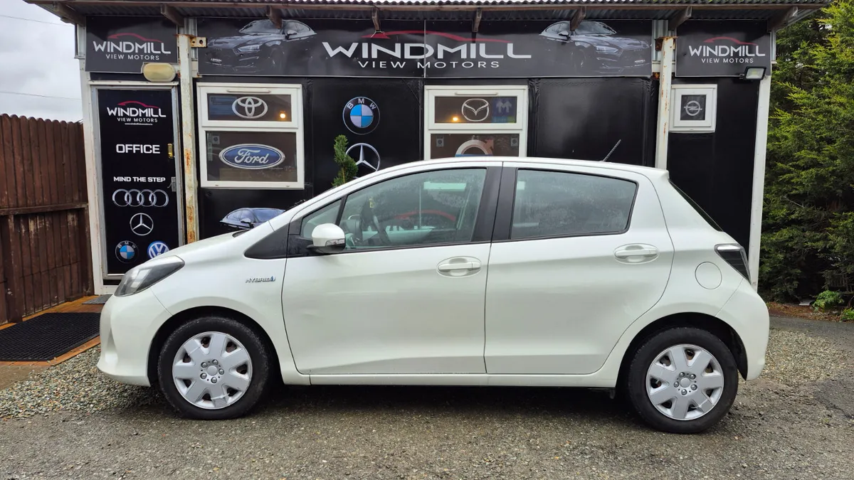 Toyota Yaris Hybrid Automatic 2013 - Image 3