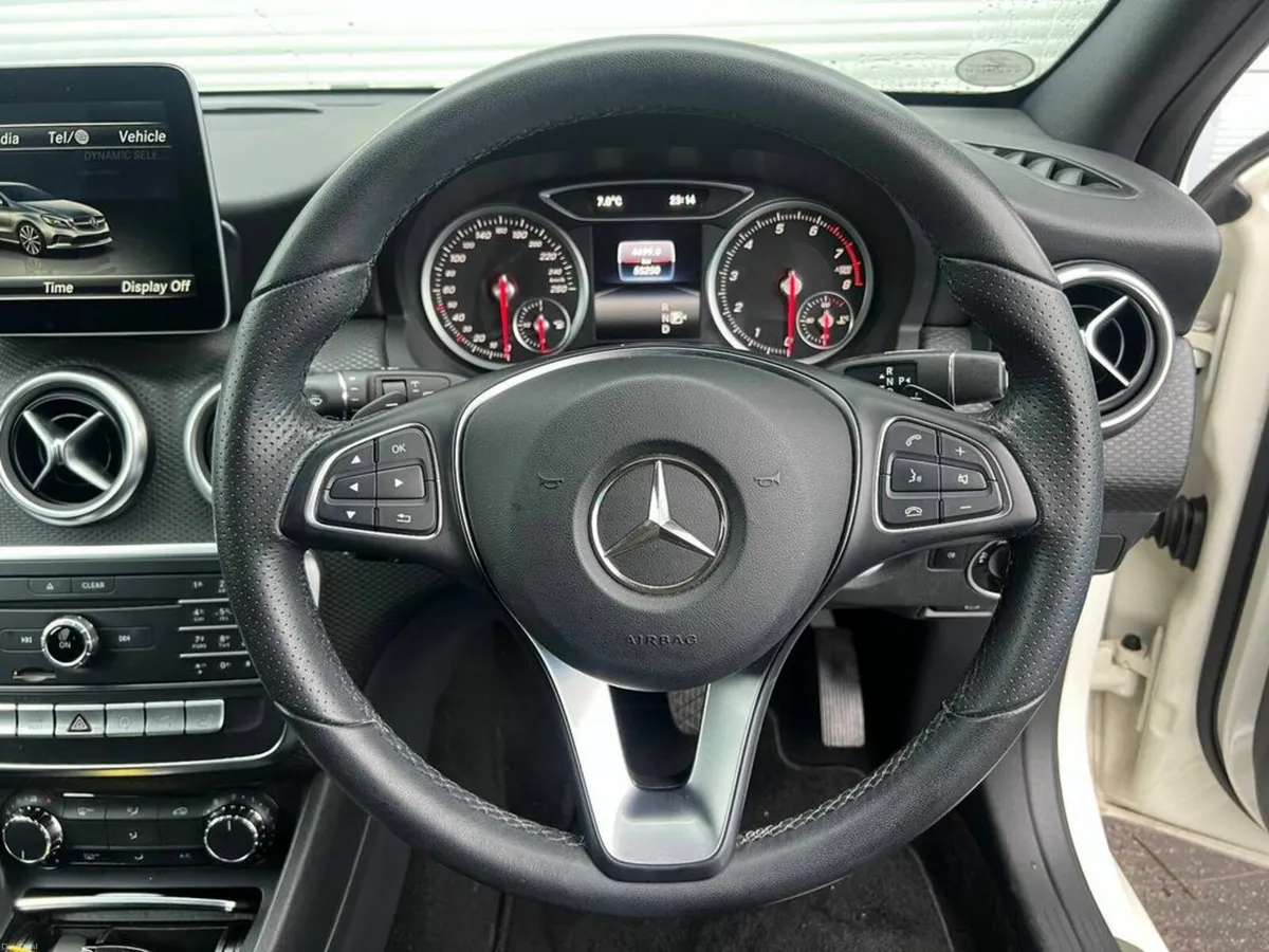 Mercedes-Benz A-Class A180 AMG-STYLE 1.6 AUTO // N - Image 4