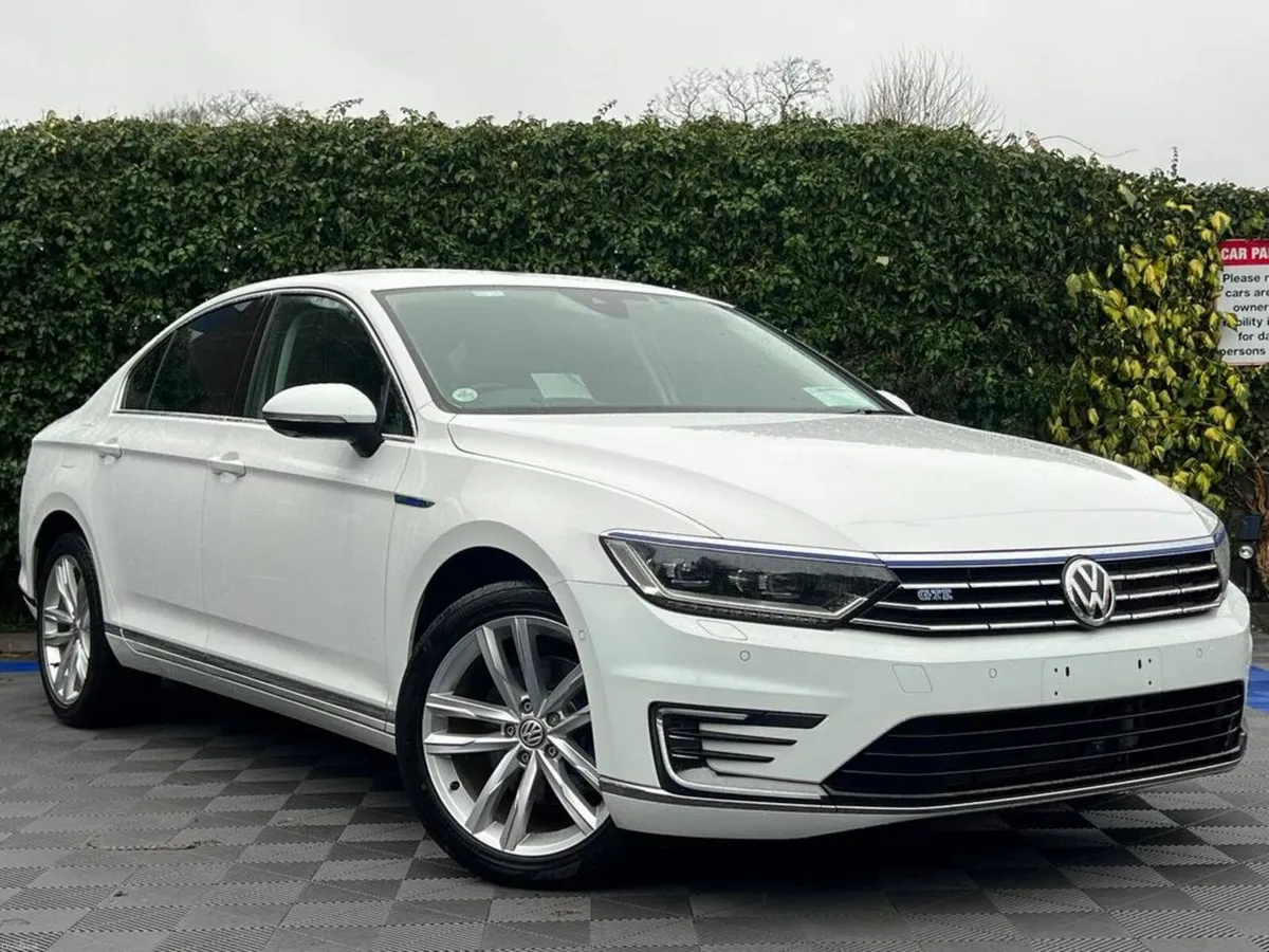 Volkswagen Passat GTE 1.4 HYBRID // FULL SERVICE H - Image 1