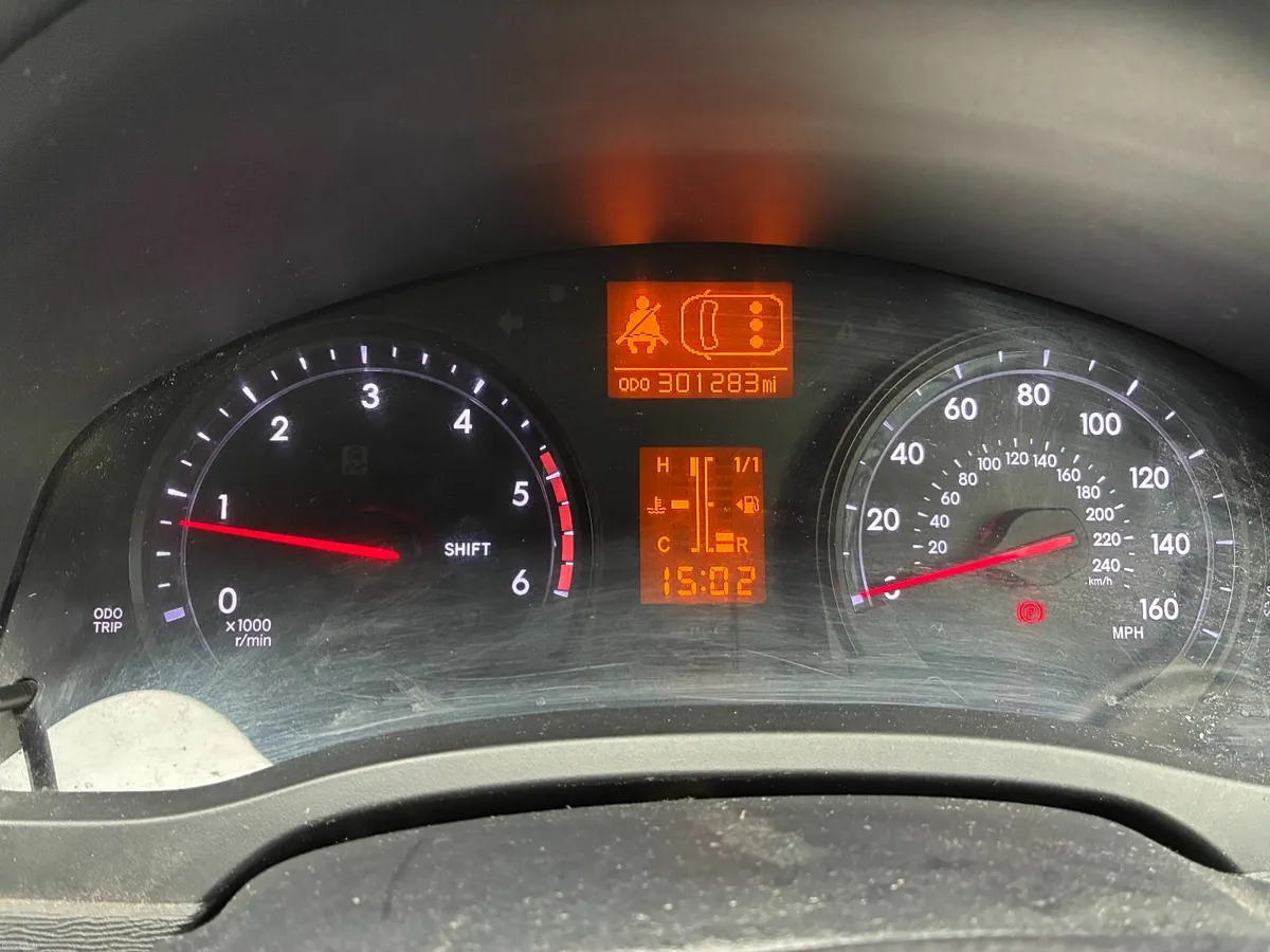 Toyota Avensis 2012 - Image 2