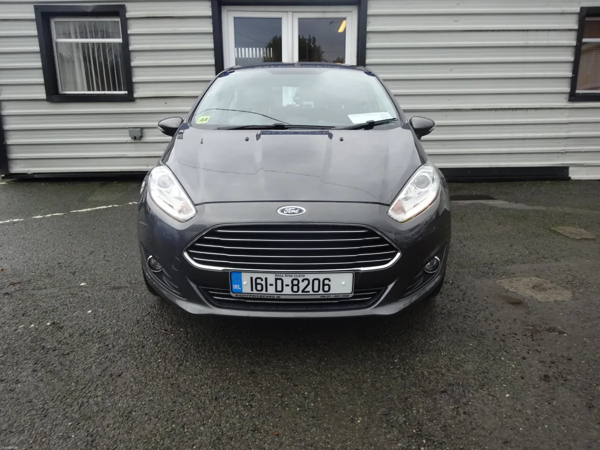 FORD FIESTA 1.25 PEYTROL TITANIUM LOW MILEAGE - Image 2