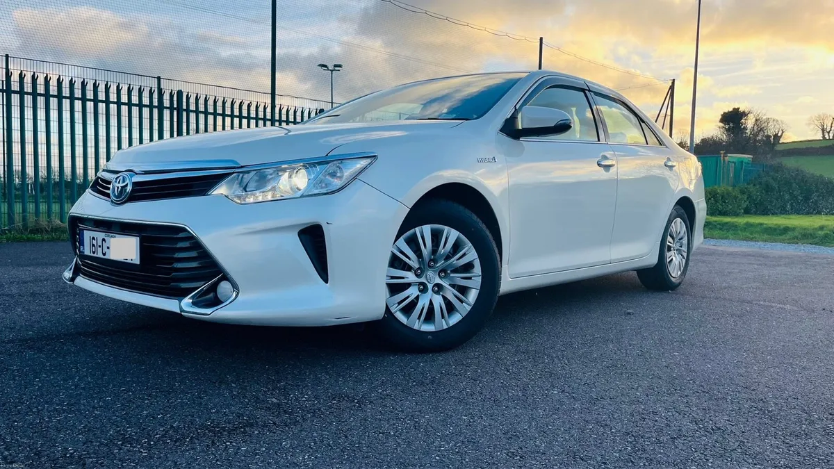 2016 Toyota Camry Hybrid – Low km, NCT 11/2027 - Image 1