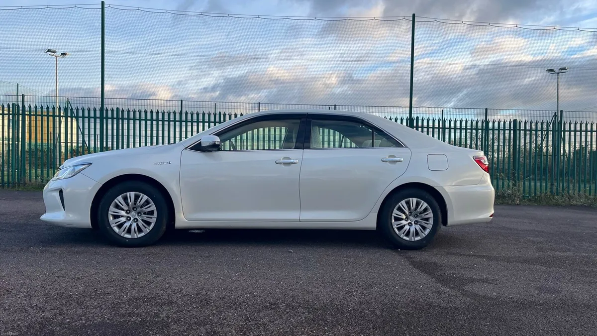 2016 Toyota Camry Hybrid – Low km, NCT 11/2027 - Image 4