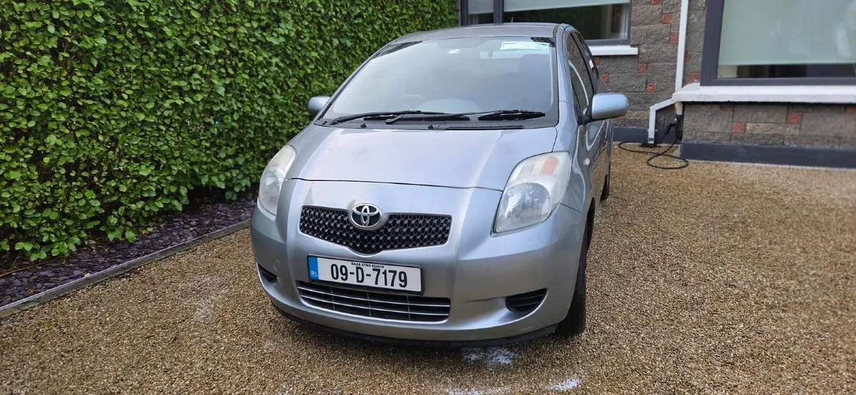 Toyota Yaris 2009 - low mileage. - Image 2