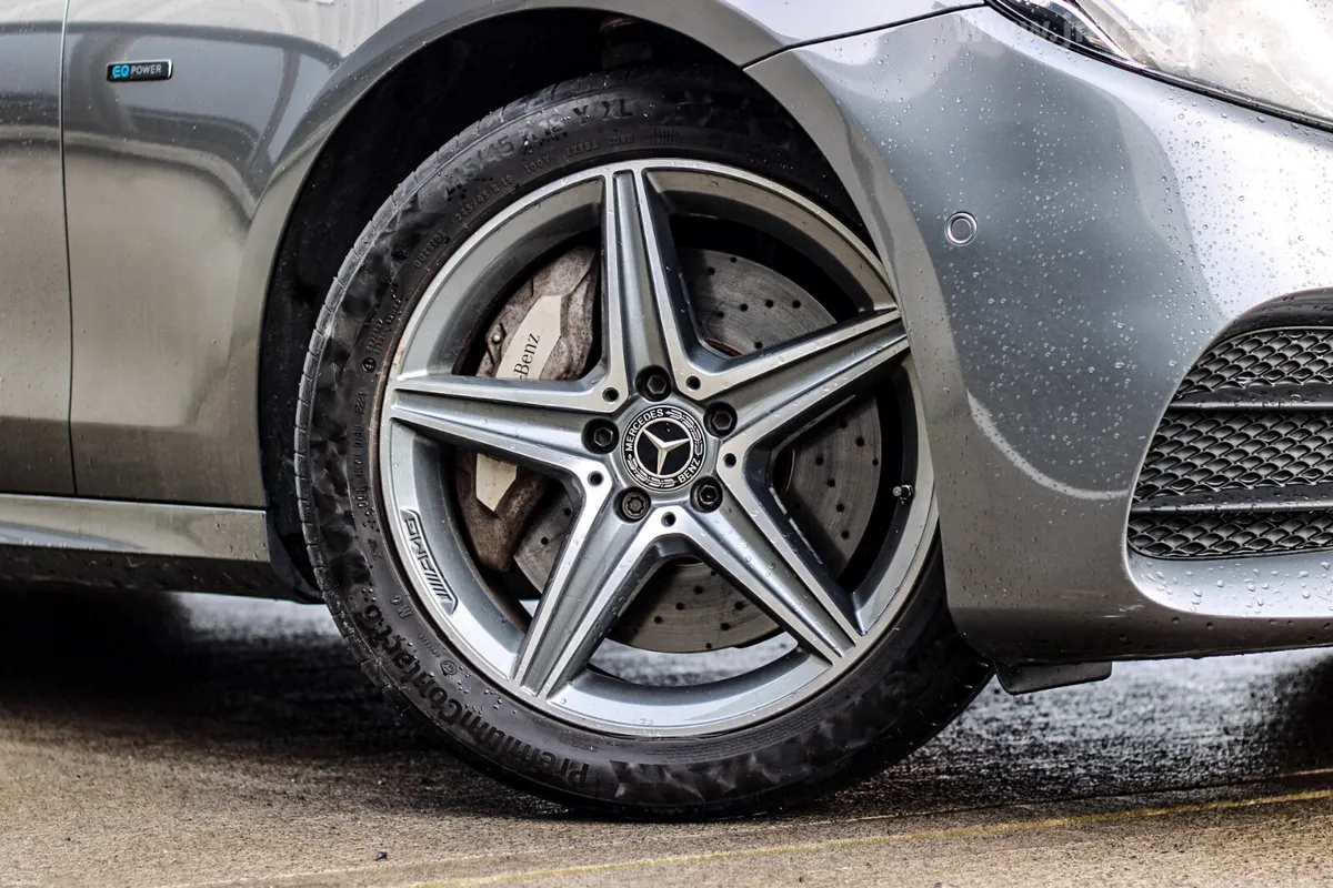 2019 MERCEDES BENZ E300 AMG LINE - Image 4