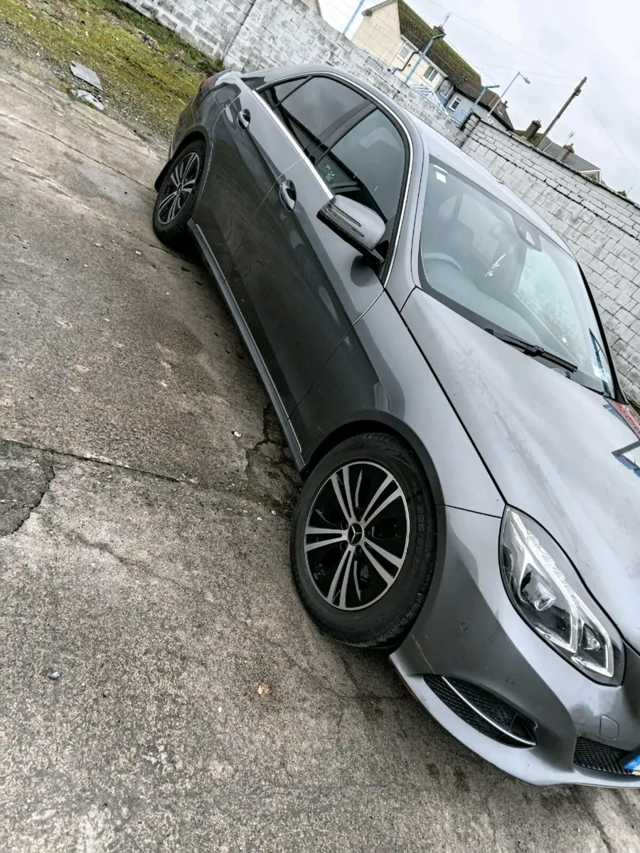 Mercedes E220 - Image 3