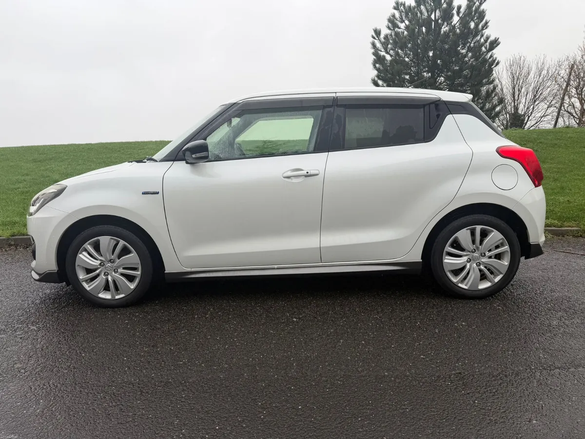 Suzuki Swift 1.2 HYBRID , Reversing Camera - Image 4