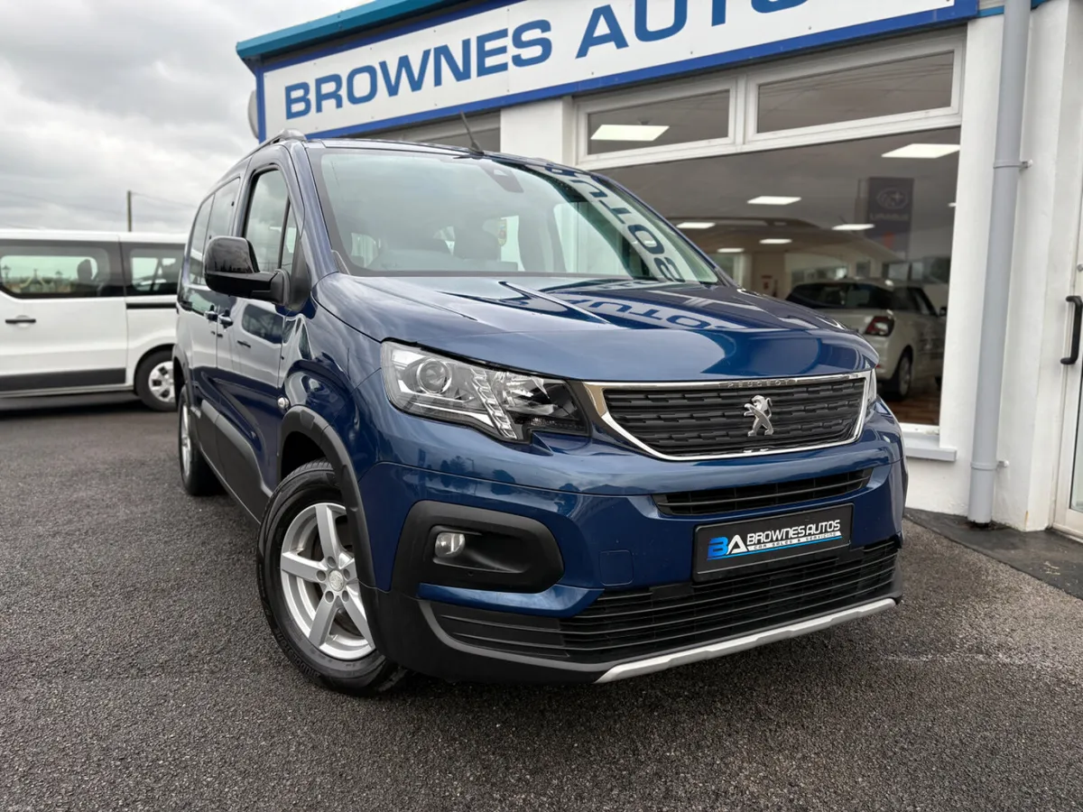 2023 Peugeot Rifter Allure Wheelchair Accessible - Image 4