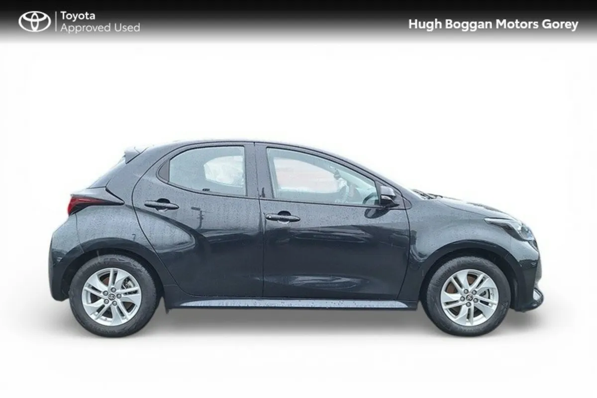 Toyota Yaris 1.5 HYBRID LUNA 4DR - Image 3