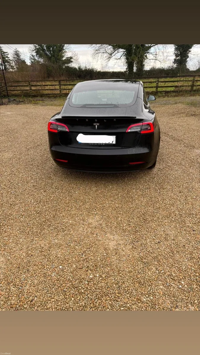 Tesla model 3 - Image 3