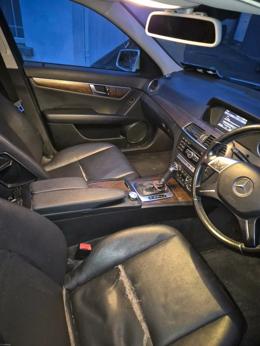 Mercedes benz C220 - Image 3