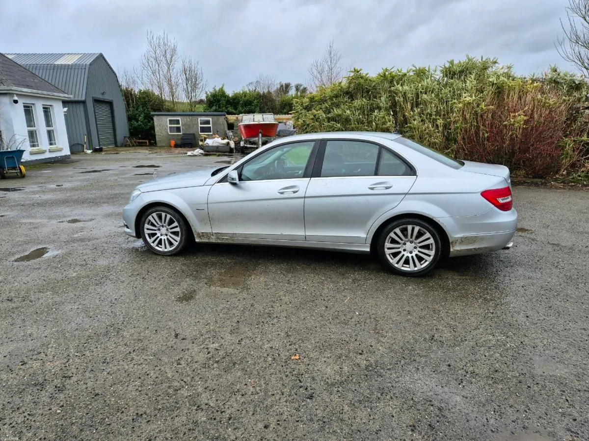 Mercedes benz C220 - Image 4