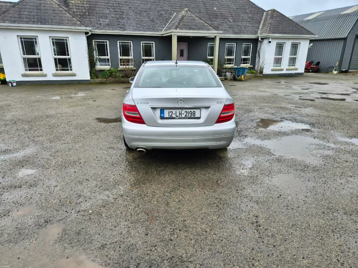 Mercedes benz C220 - Image 2