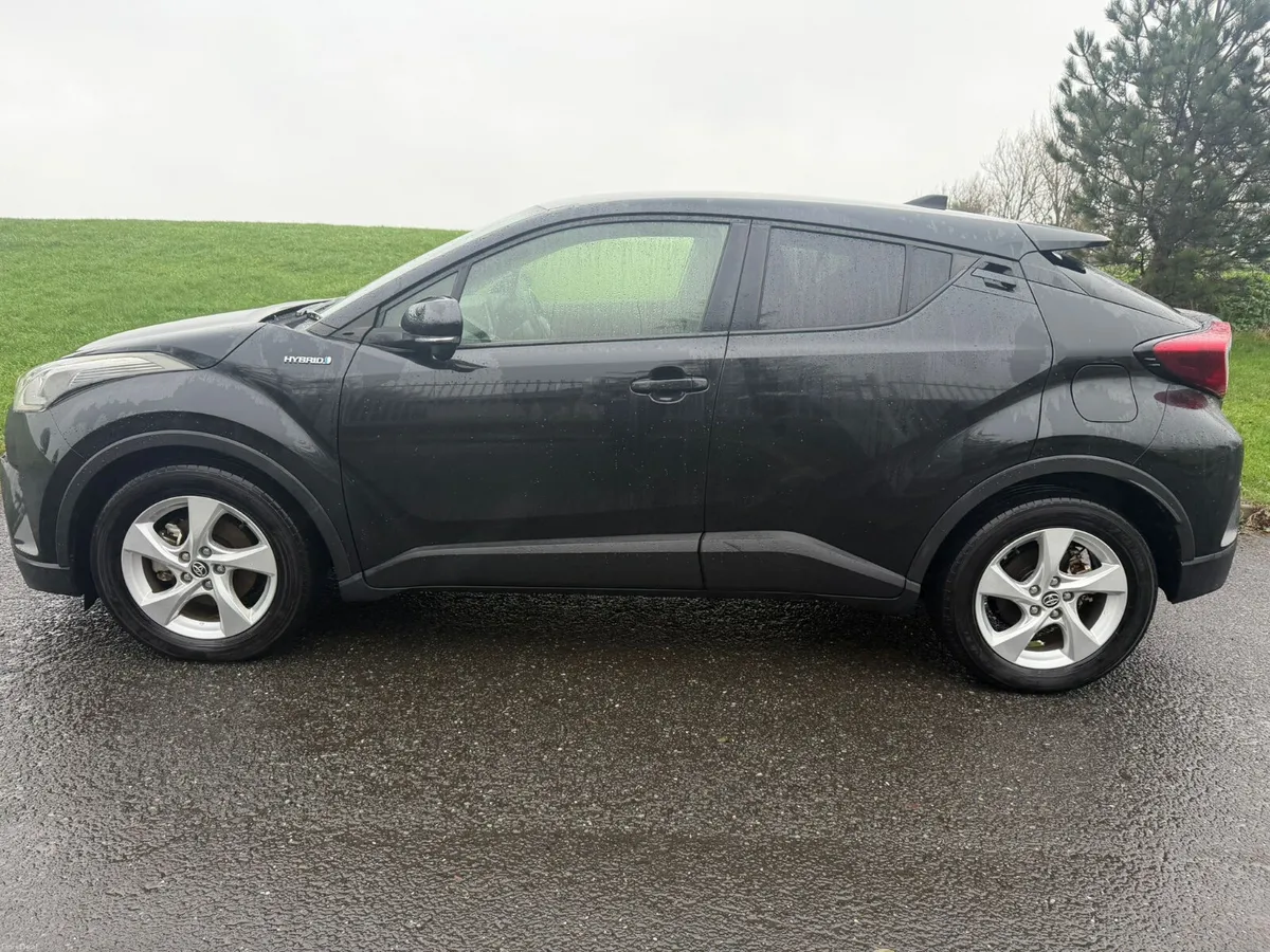 Toyota C-HR 1.8 Petrol Hybrid - Image 4