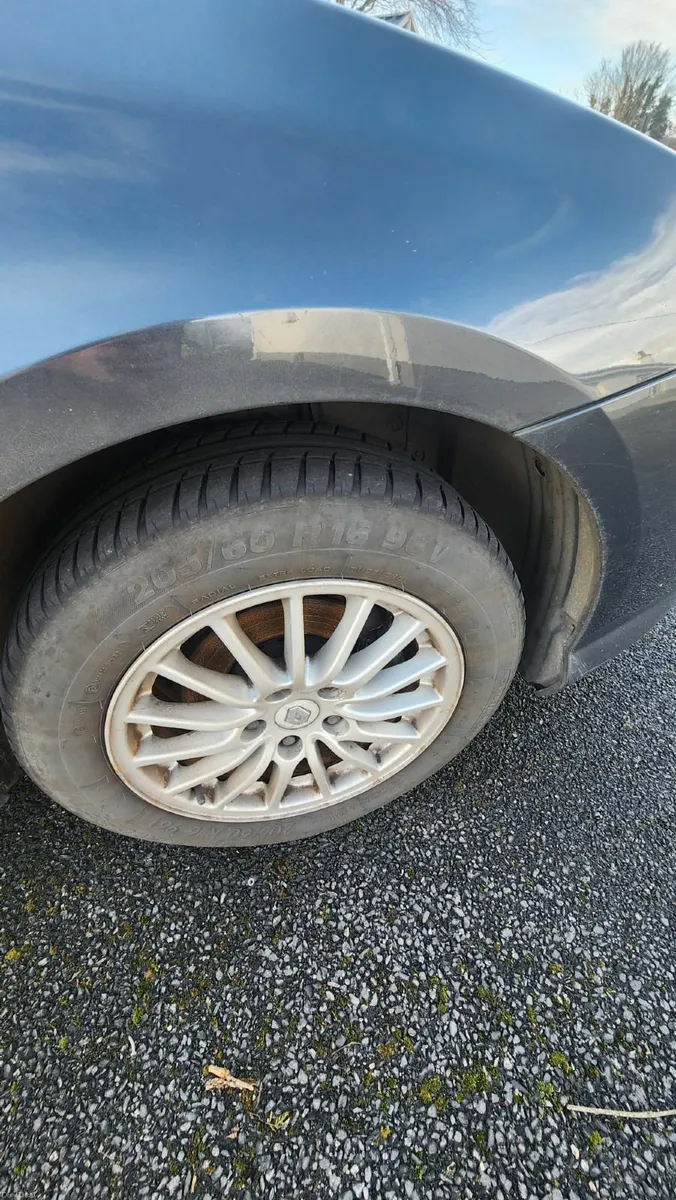 Renault Laguna 2011 - Image 2