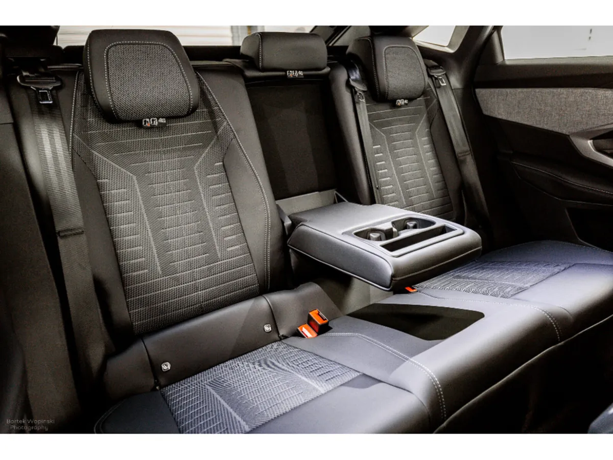 Peugeot 3008 GT Hybrid Auto 145HP - Image 4