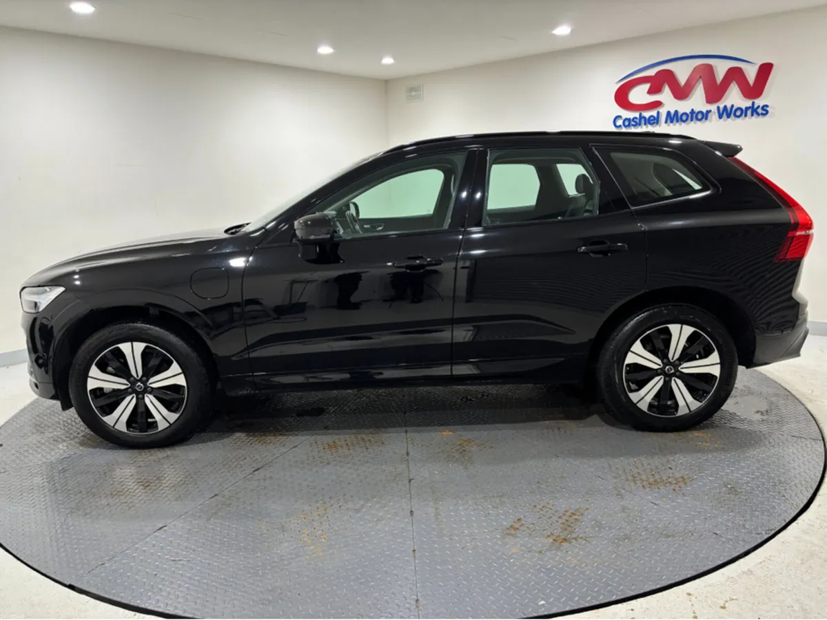 Volvo XC60 T6 RECHARGE AWD AUTO DARK PLUS**PAN ROO - Image 4