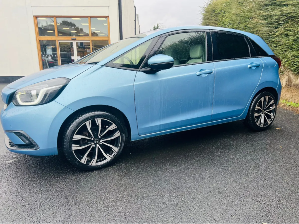 Honda Fit 1.5L HYBRID // AUTOMATIC // 2 KEYS - Image 4