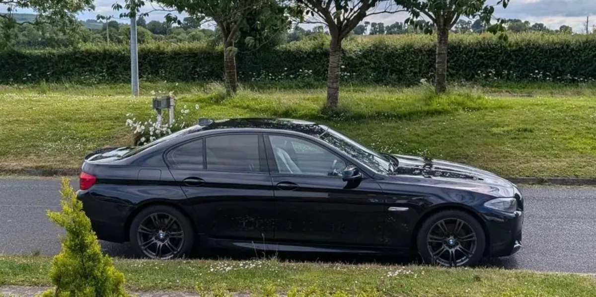 BMW 5-Series 2011 - Image 2