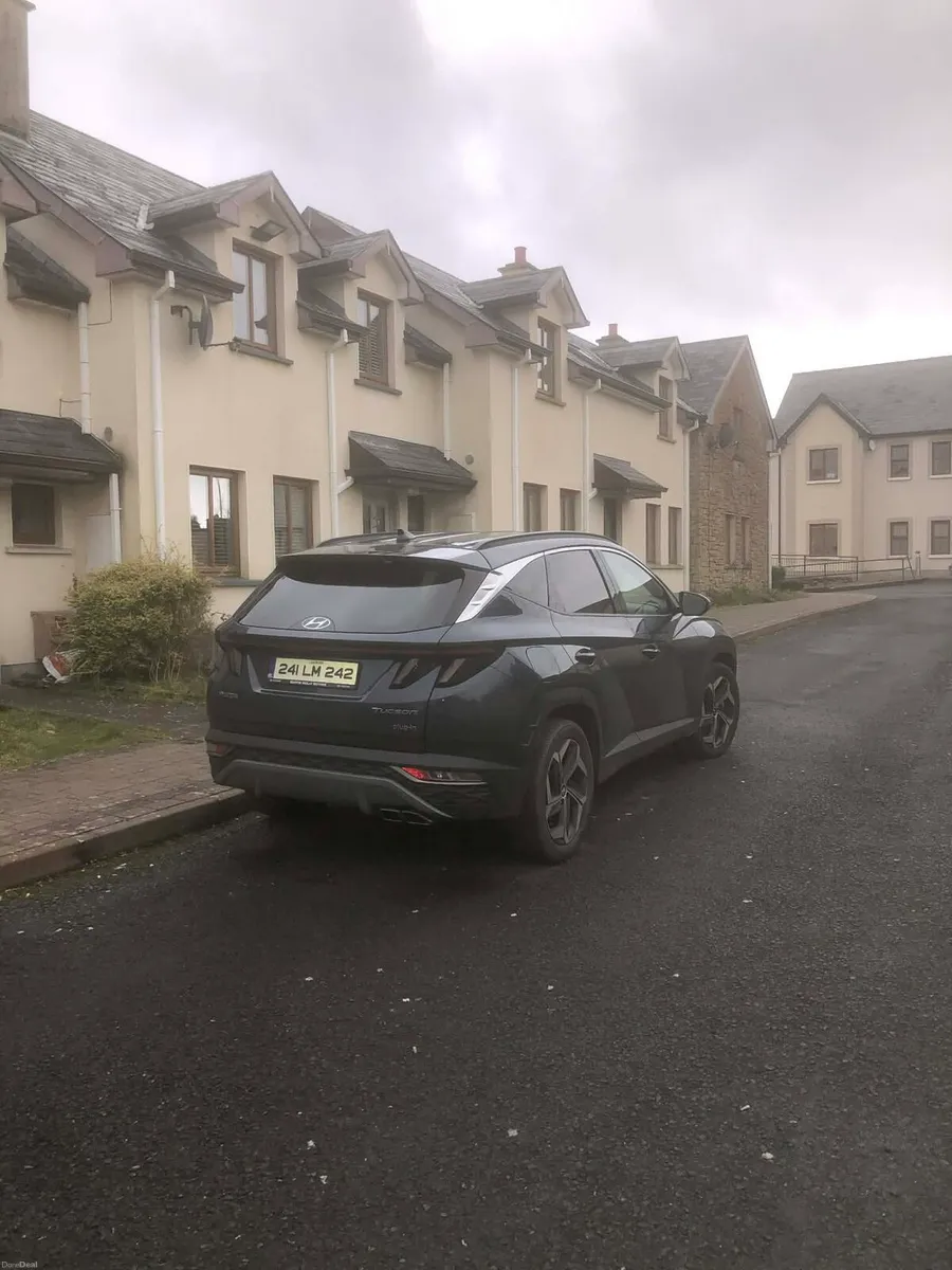 Hyundai Tucson Exec PHEV Plug in Hybrid. Auto - Image 3