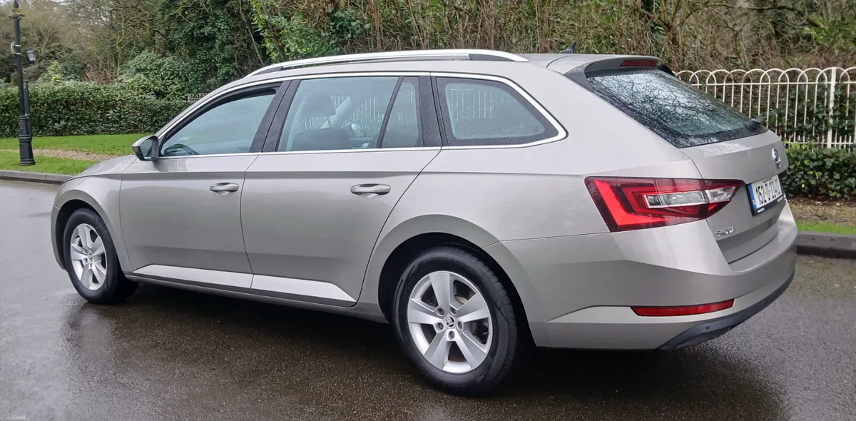 Skoda Superb 2015 - Image 4