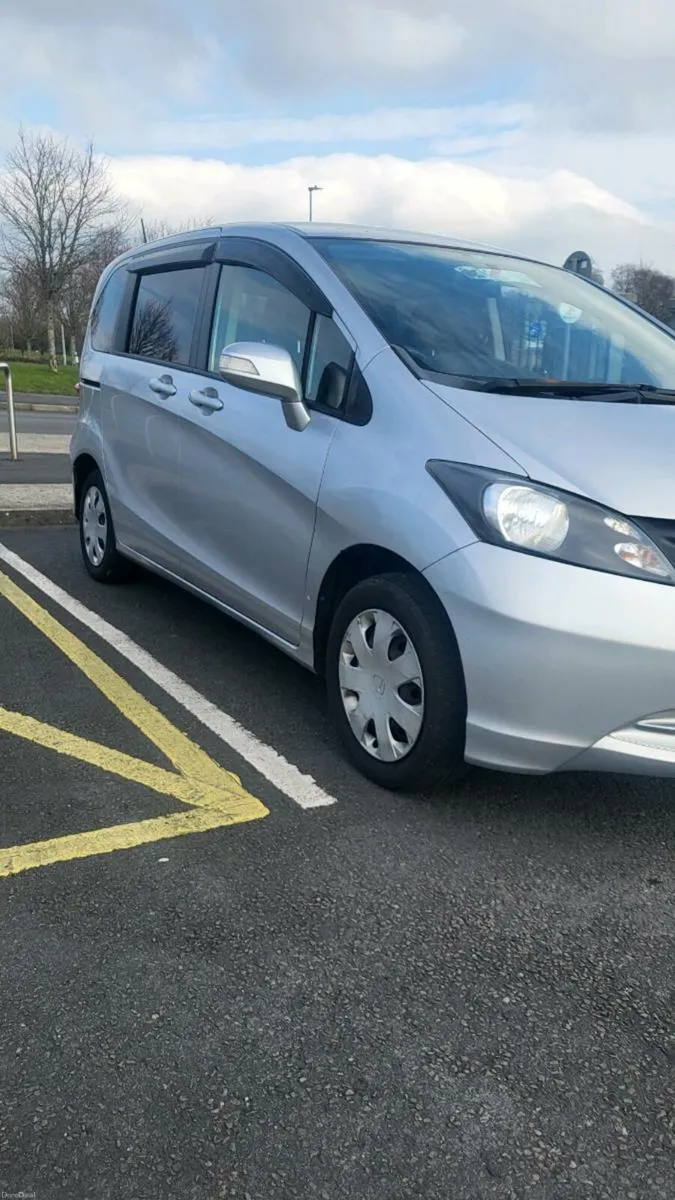 8 SEATER HONDA FREED NCTED AND TEXTED - Image 2