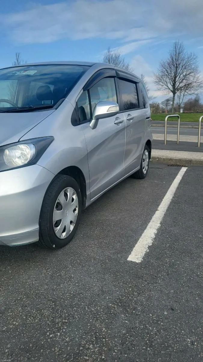 8 SEATER HONDA FREED NCTED AND TEXTED - Image 3