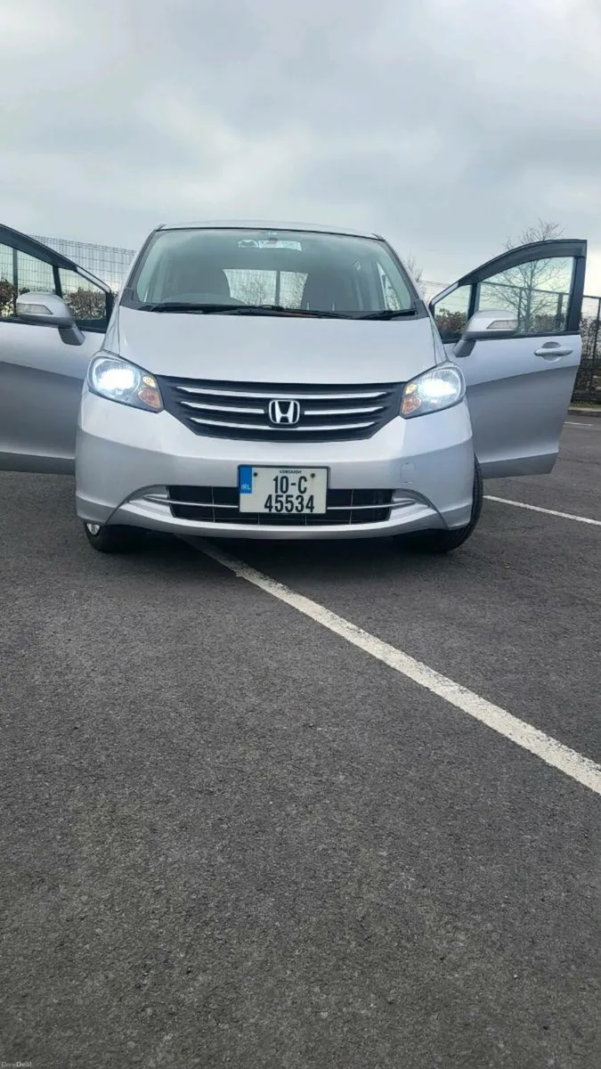8 SEATER HONDA FREED NCTED AND TEXTED - Image 1