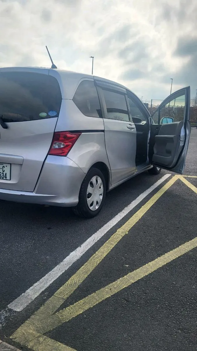 8 SEATER HONDA FREED NCTED AND TEXTED - Image 4
