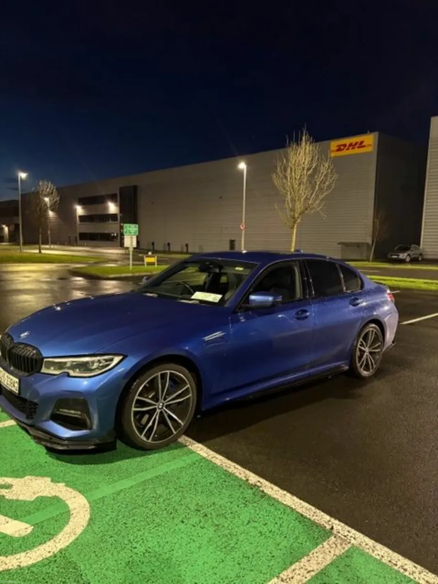 BMW 3-Series 2020 Msport pro pack shadow edition - Image 2