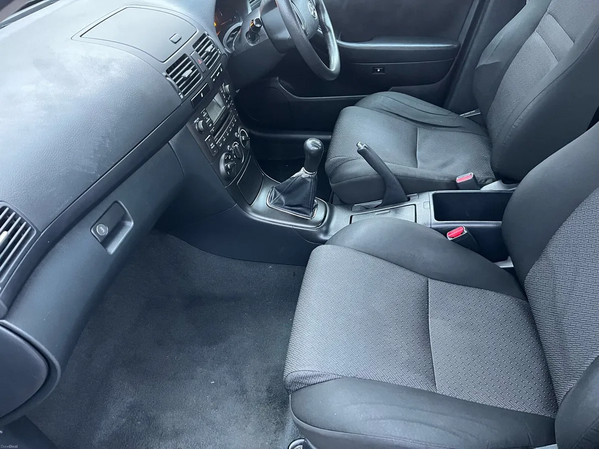 Toyota avensis 1.6 petrol - Image 4