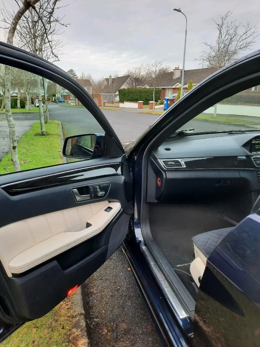 Mercedes E350. AMG PREMIUM+ - Image 4