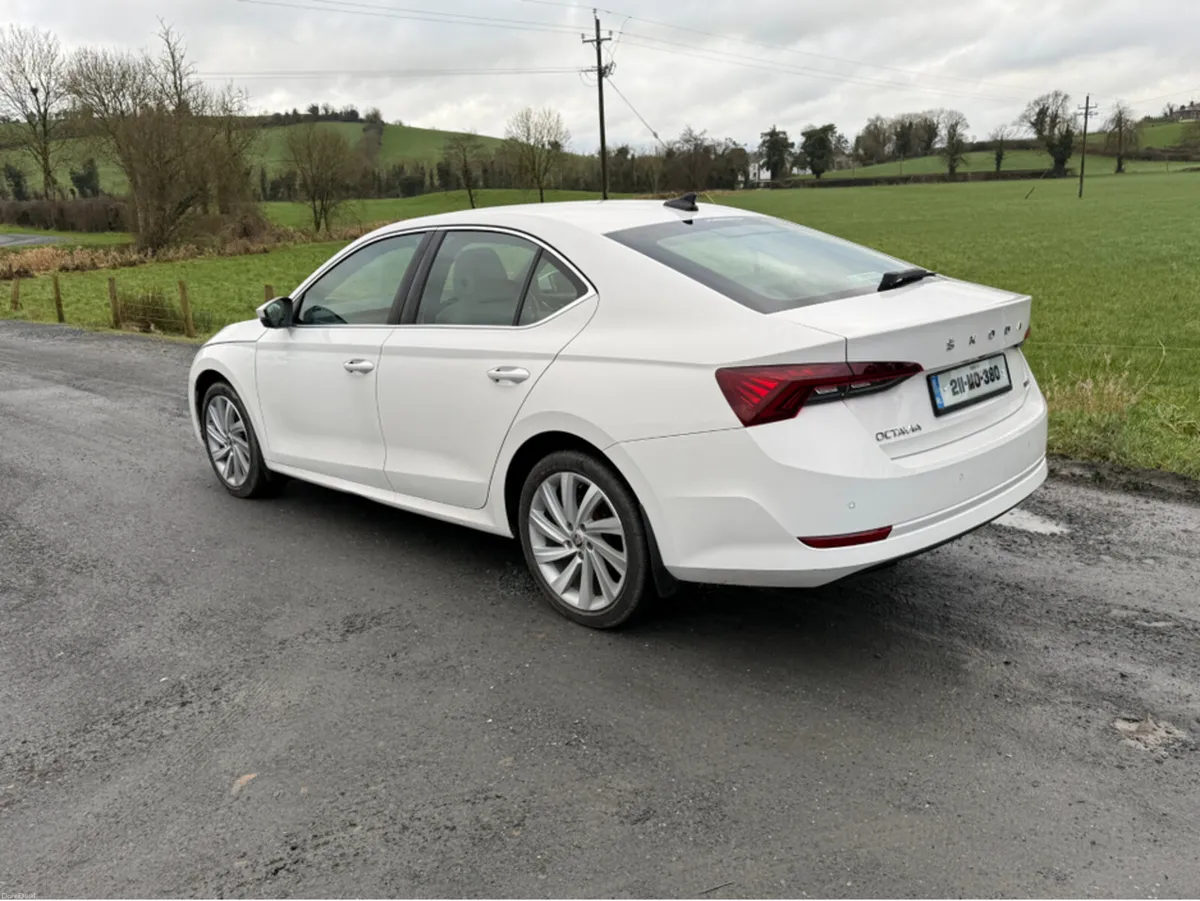 Skoda Octavia STYLE 1.0 TSI 110HP DSG 4 4DR AUTO - Image 4