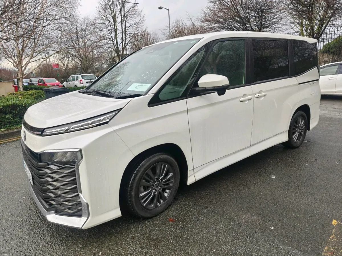 Toyota Voxy 2022 - Image 3