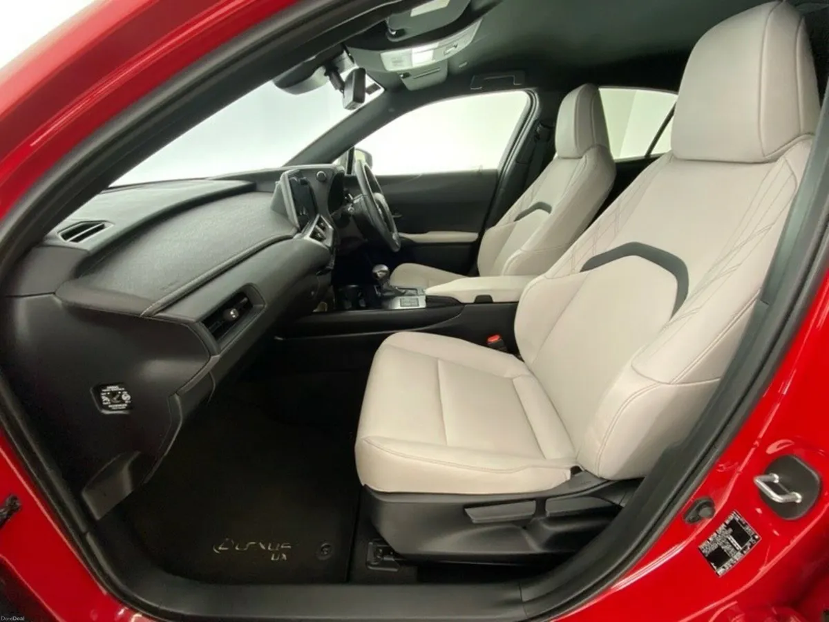 Lexus UX Dynamic - Image 2