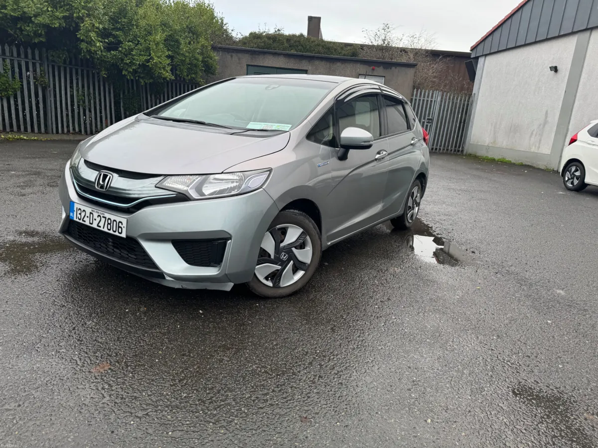 Honda Fit 2013 Automatic 1.5 Hybrid - Image 2