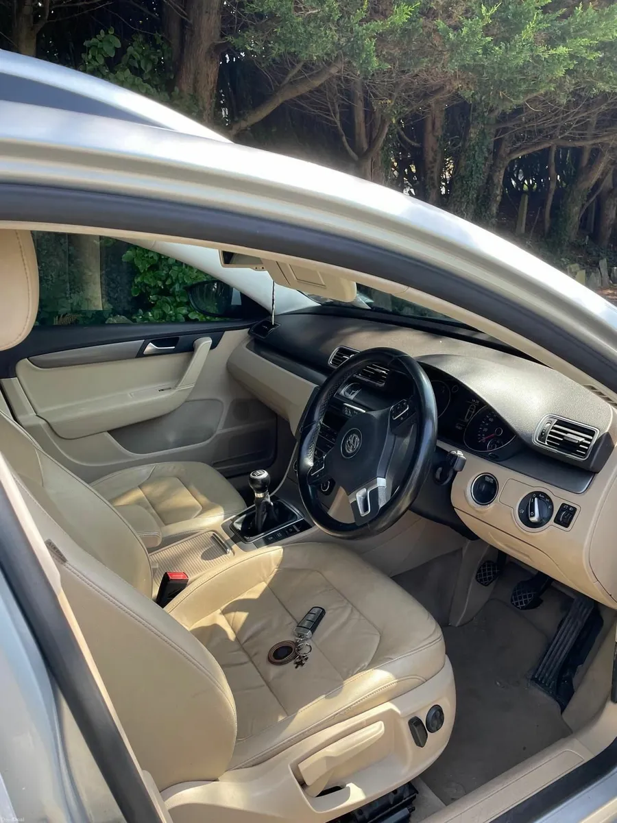 Volkswagen Passat 2012 - Image 1