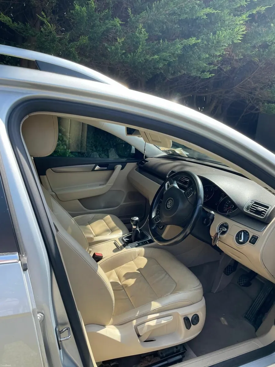 Volkswagen Passat 2012 - Image 4