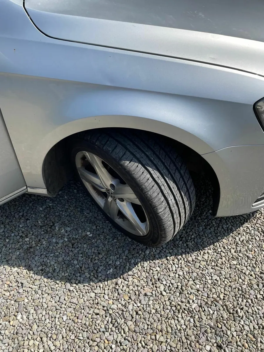 Volkswagen Passat 2012 - Image 3