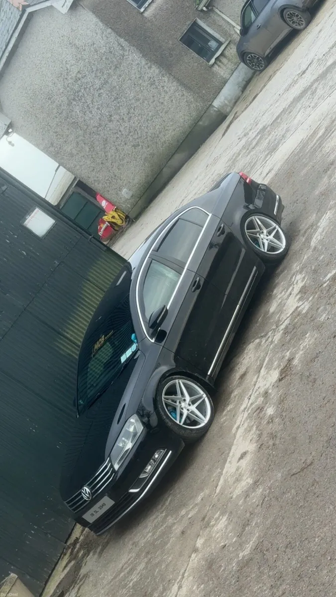 Volkswagen Passat - Image 2