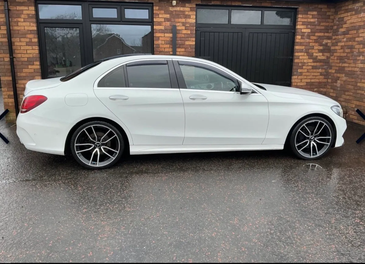 2016 Mercedes C-Class C220 BlueTEC AMG PANROOF - Image 4